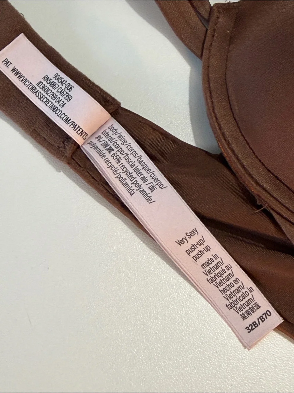Victoria's Secret Very Sexy Shine Strap Smooth Push-Up Bra Sz 32B Mocha Brown